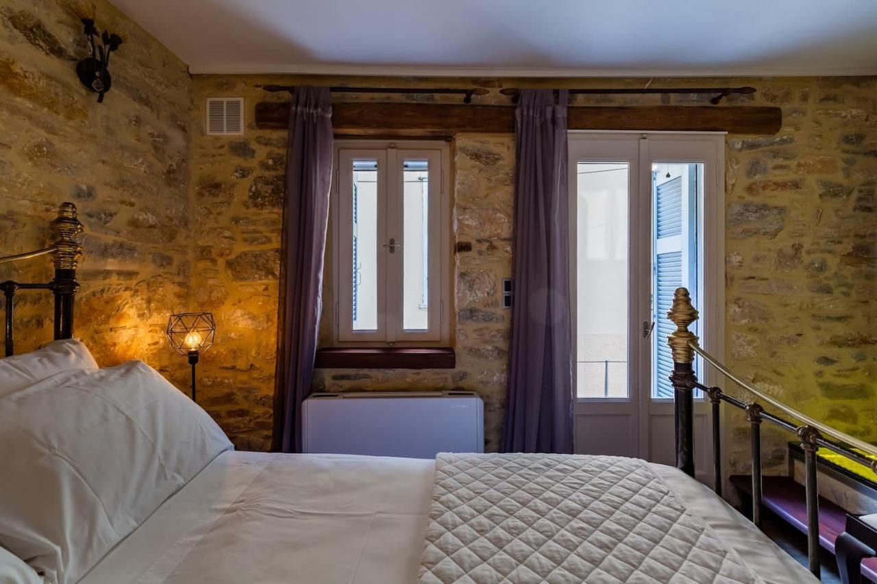 Private Stone Houses In Ermoupolis Apartamento
